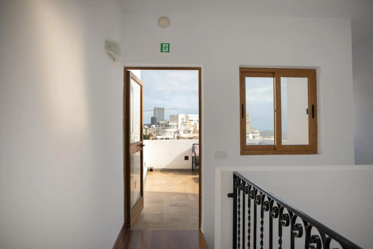 Entire Luxury Sliema Townhouse Steps From Beach 0*,